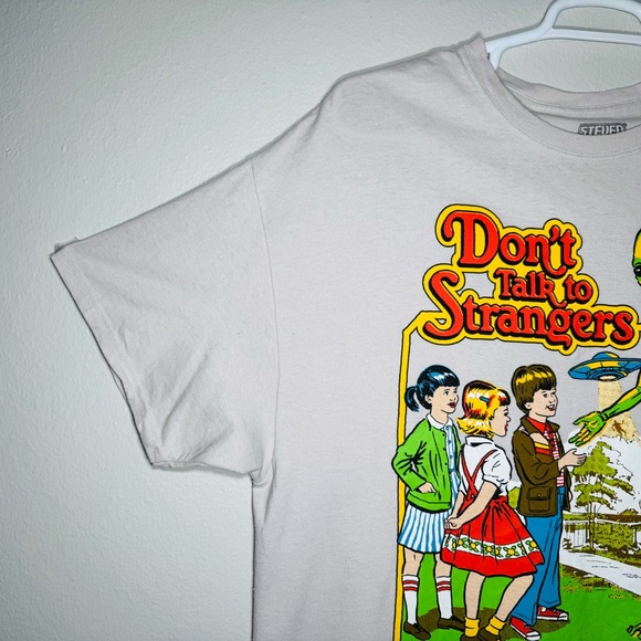 Don't Talk to Strangers Alien T-Shirt By Steven Rhodes Size 2XL Beige - Picture 5 of 9